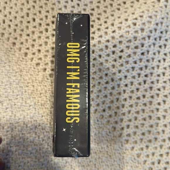 OMG I'm Famous Party Game - Picture 4 of 5